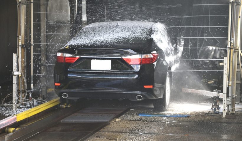 Pourquoi les lavages automatiques sont mauvais pour votre carrosserie ?