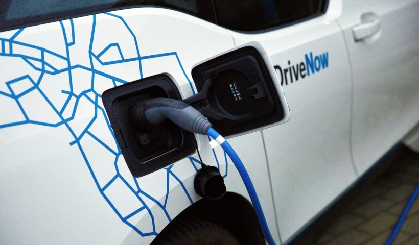 Points à vérifier avant d'acheter une voiture hybride d'occasion