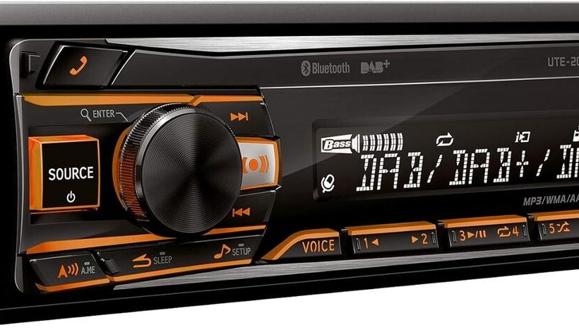 Test de l'autoradio Alpine UTE-204DAB : performance et connectivité