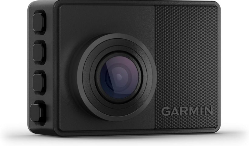 Test de la garmin dash cam 67W : vue large et sécurité assurée
