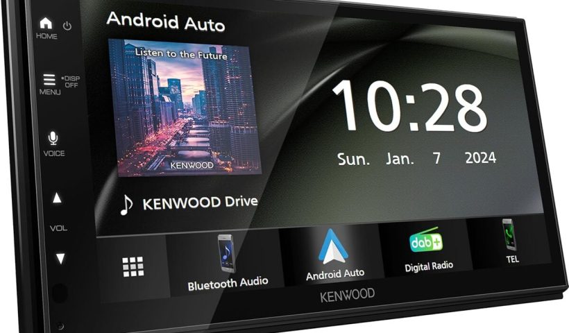 Test du Kenwood DMX5023DABS : performances et connectivité voiture assistée