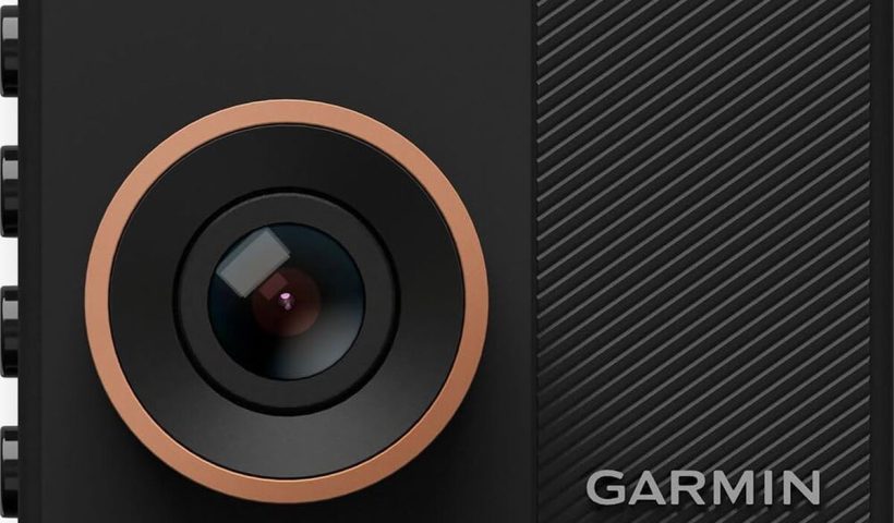 Test de la Garmin Dash Cam 55 : caméra compacte et intelligente