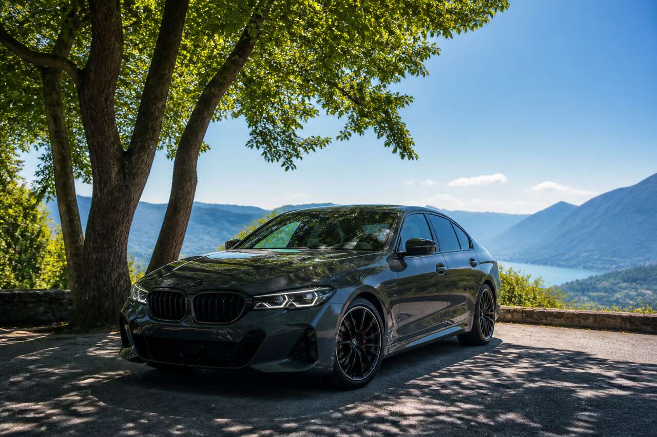 Comprendre les effets néfastes du soleil sur votre voiture