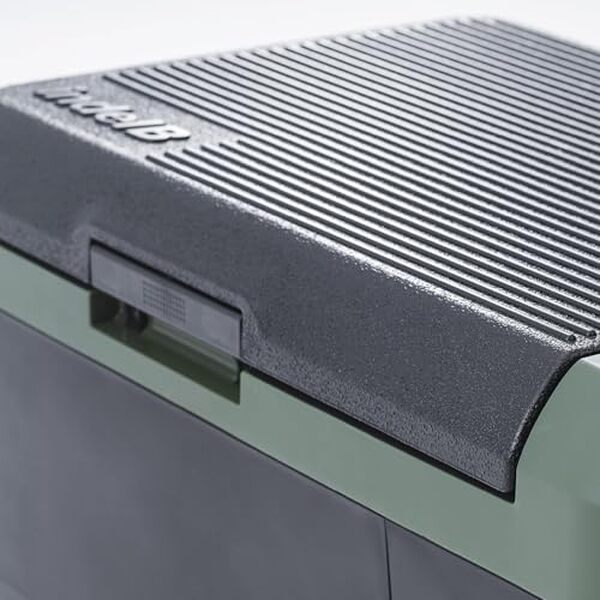 Découvrez le réfrigérateur portable Indel B ITB42 offrant 42 litres de fraîcheur nomade pour tous vos voyages et pique-niques