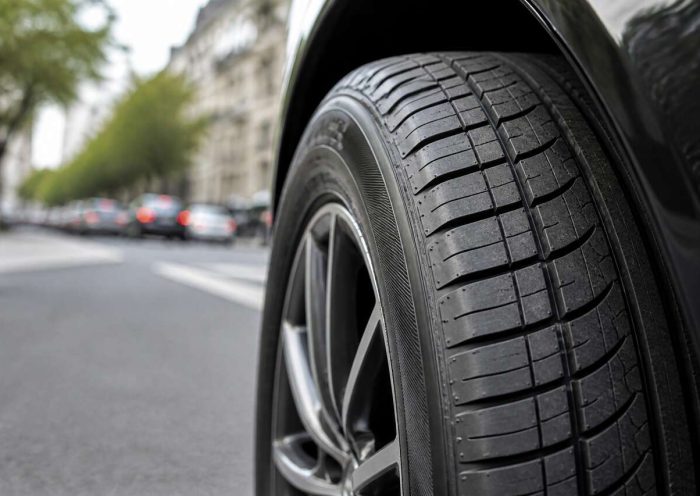 Comment lire un pneu de voiture : guide complet