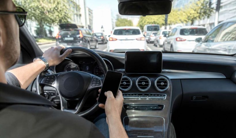 Téléphone au Volant : qu'est-ce qui est Autorisé ?