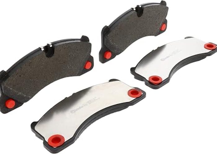 Test des plaquettes de frein avant Brembo P65017