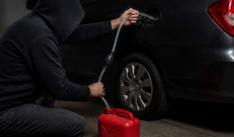 Comment siphonner le réservoir d'une voiture : guide vidéo