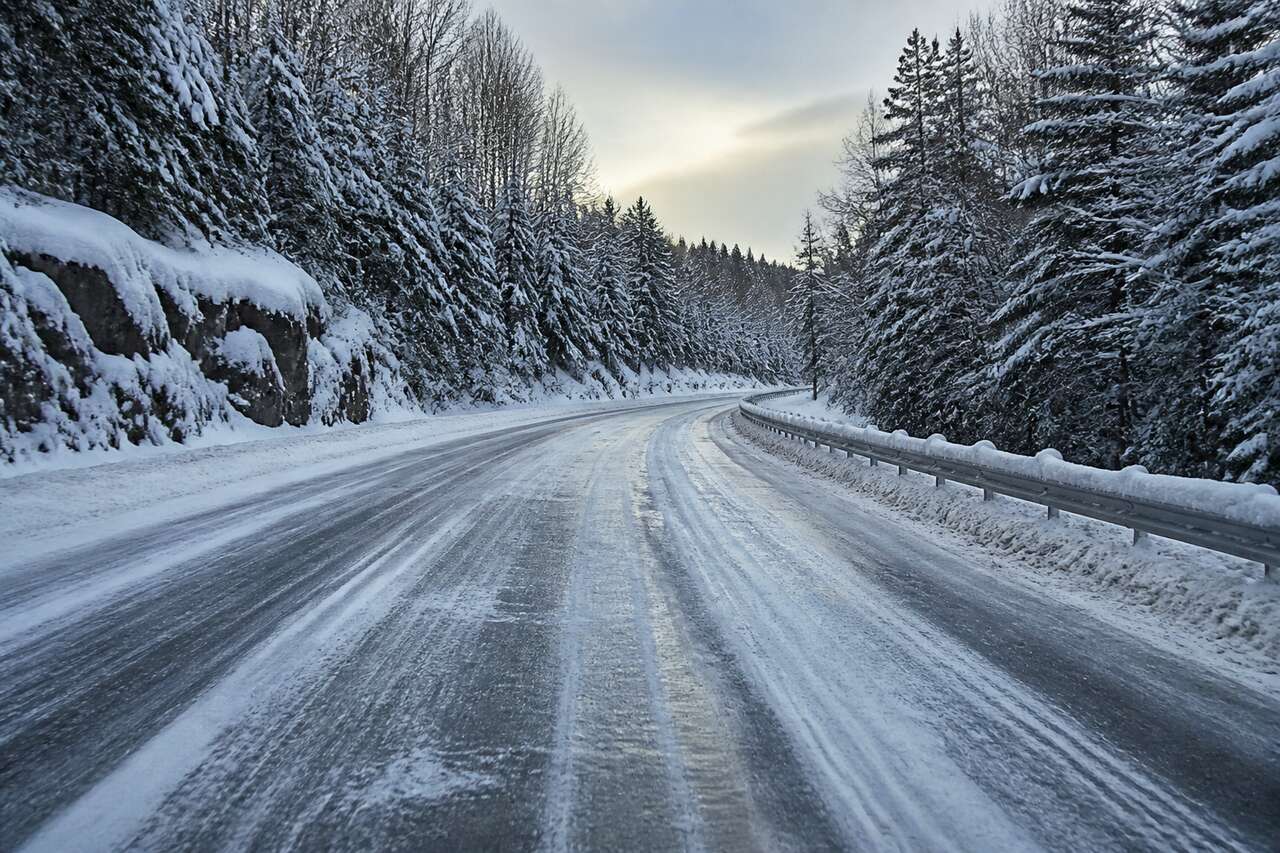 Routes enneigées ou verglacées : où circuler avec prudence ?