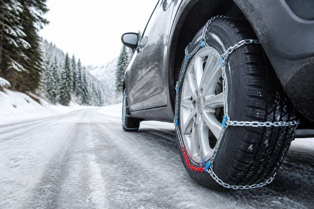 Pneus hiver, pneus neige, 4 saisons, cha&icirc;nes : que choisir et quand