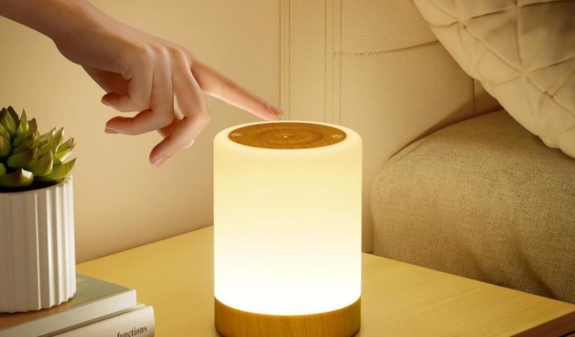 Test lampe de chevet tactile : intensité variable et 256 couleurs